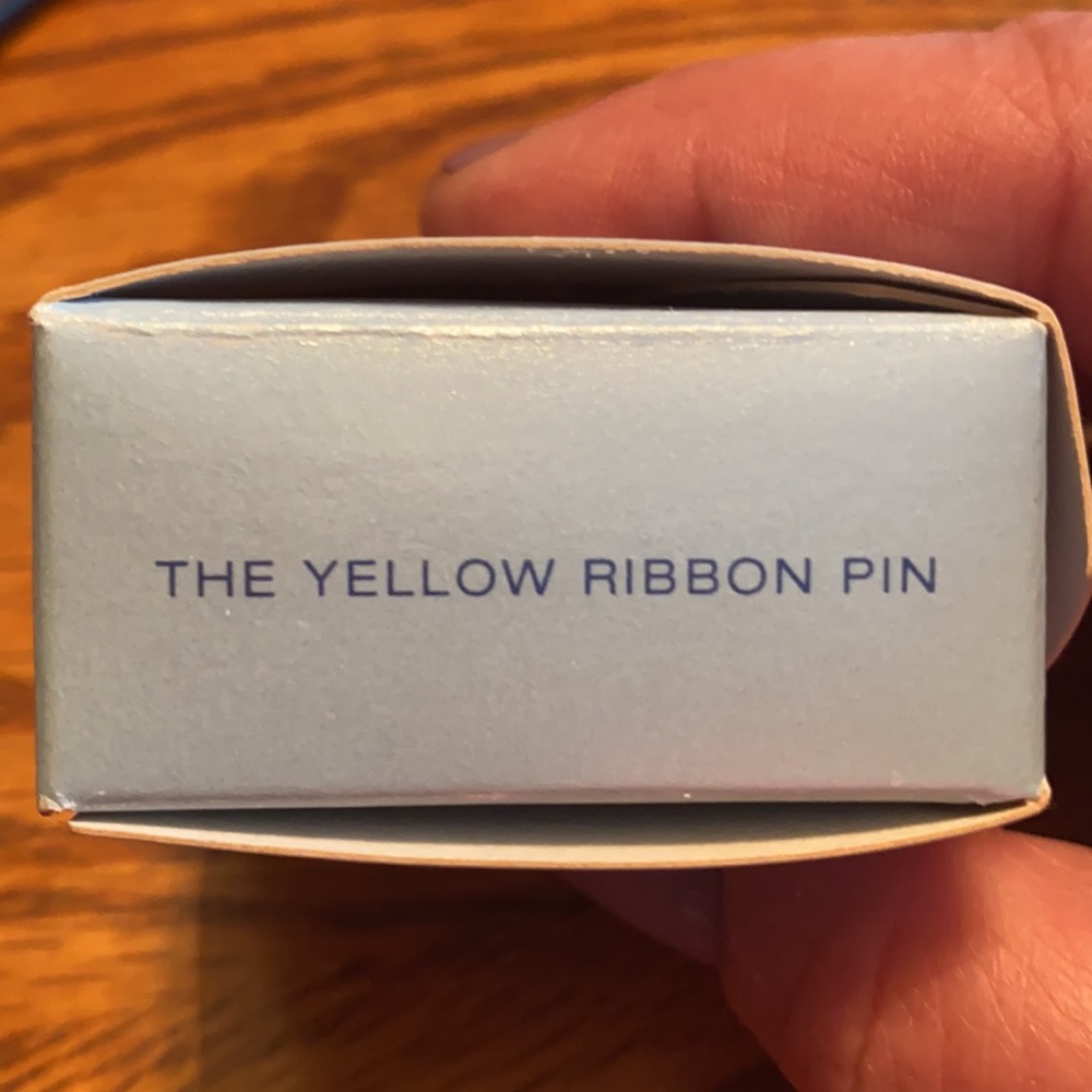 Avon Yellow Ribbon Pin - Picture 6 of 6